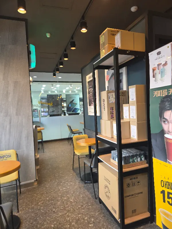 컴포즈커피 내부