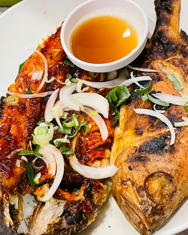 윤기가 흐르는 생선구이