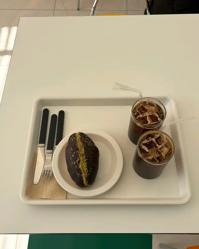 두바이 소금빵과 아이스 아메리카노