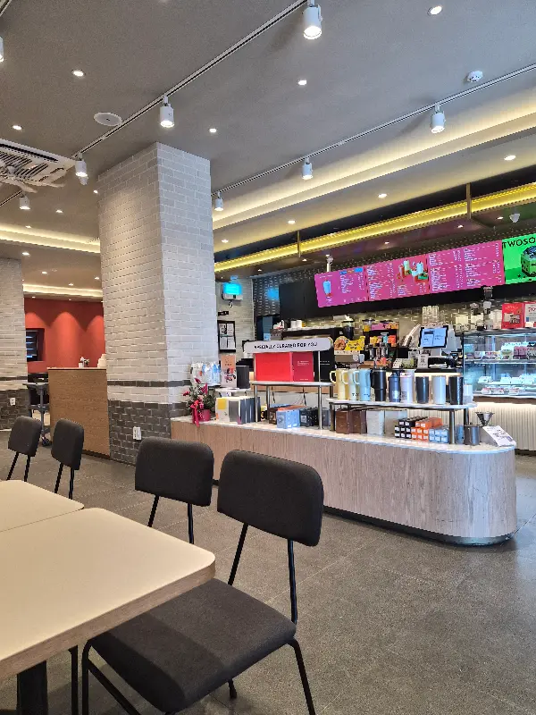 투썸플레이스 내부 전경