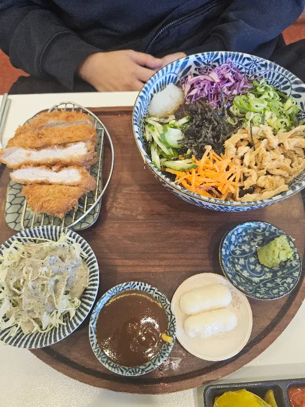 푸짐한 마제소바 한 상