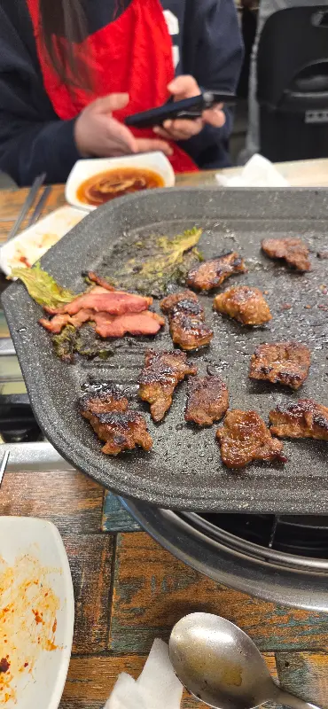 고기가 구워지는 모습