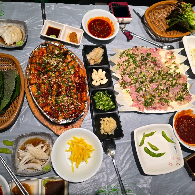 향어회 한 상 차림