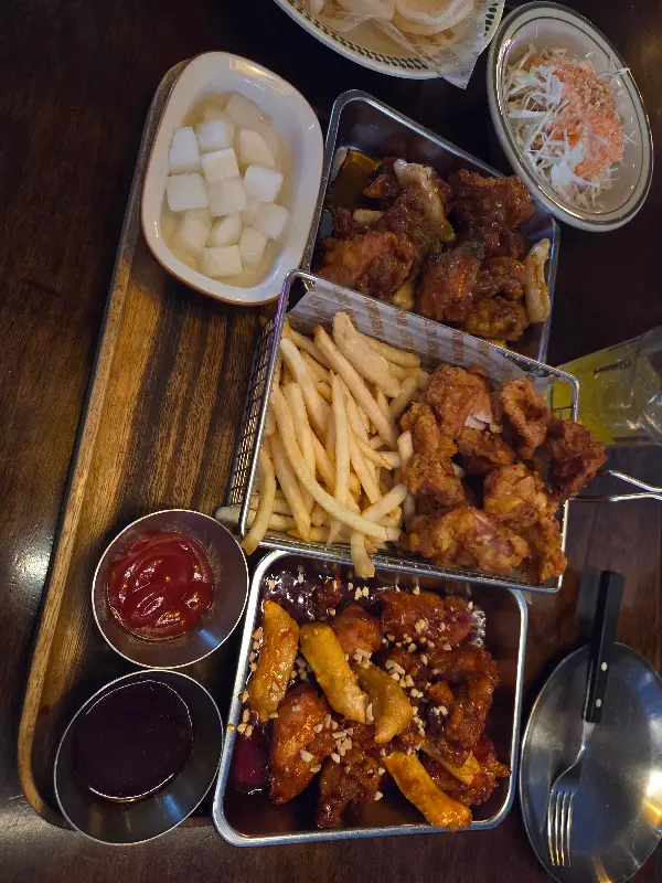 오늘통닭 메뉴 한상차림