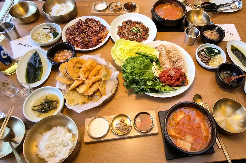 쌈보보쌈 해운대점의 푸짐한 한 상 차림