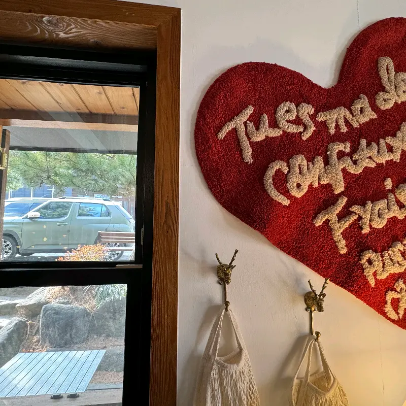 카페 내부 인테리어