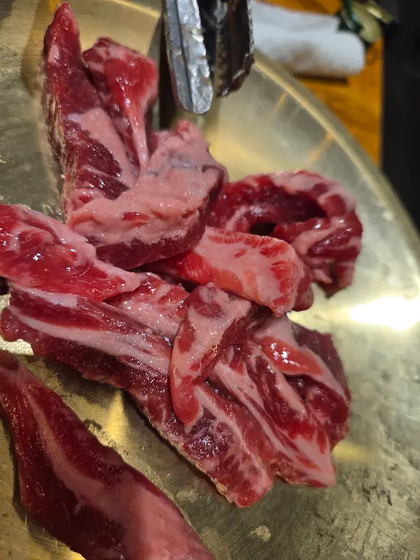 마늘 소갈비살의 신선한 마블링