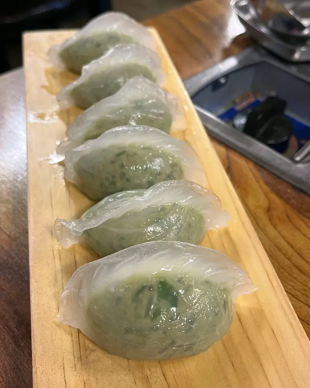 투명한 만두피가 인상적인 꿩만두