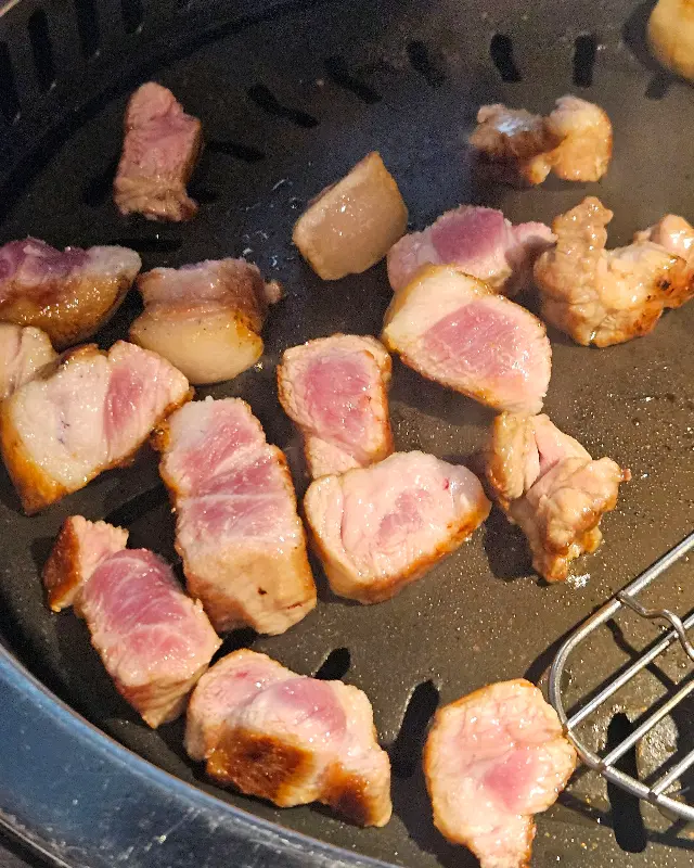 잘 익은 돼지고기 단면