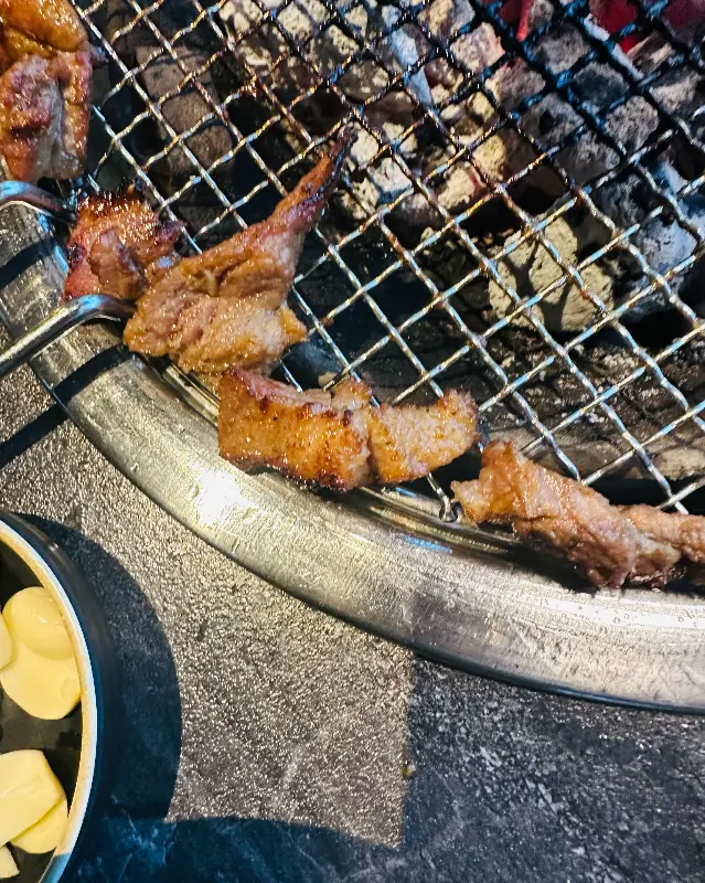 노릇노릇 구워진 흑돼지