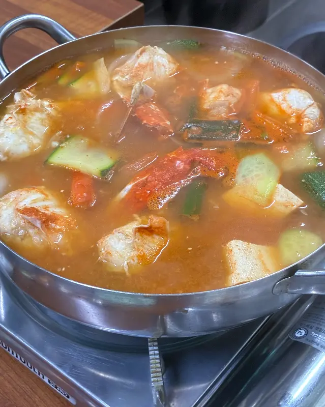 꽃게와 야채가 듬뿍 들어간 꽃게탕