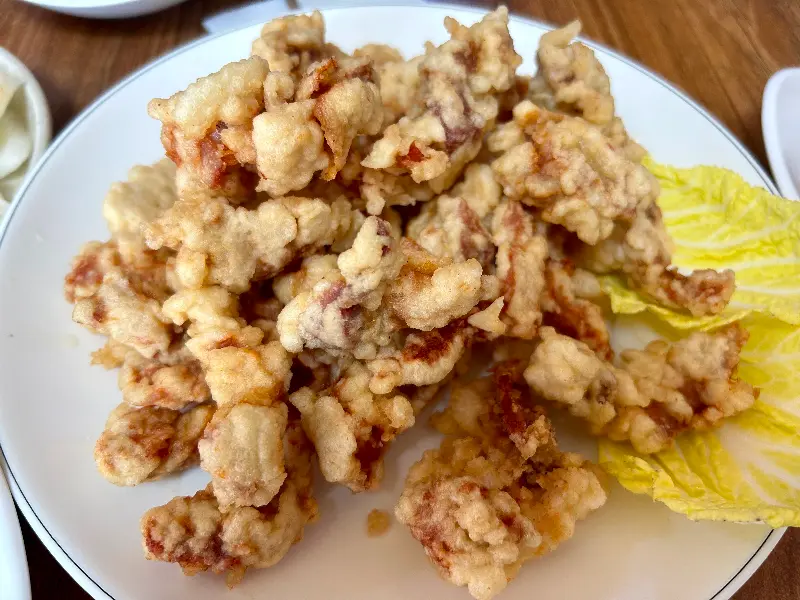 바삭하게 튀겨진 고기 튀김