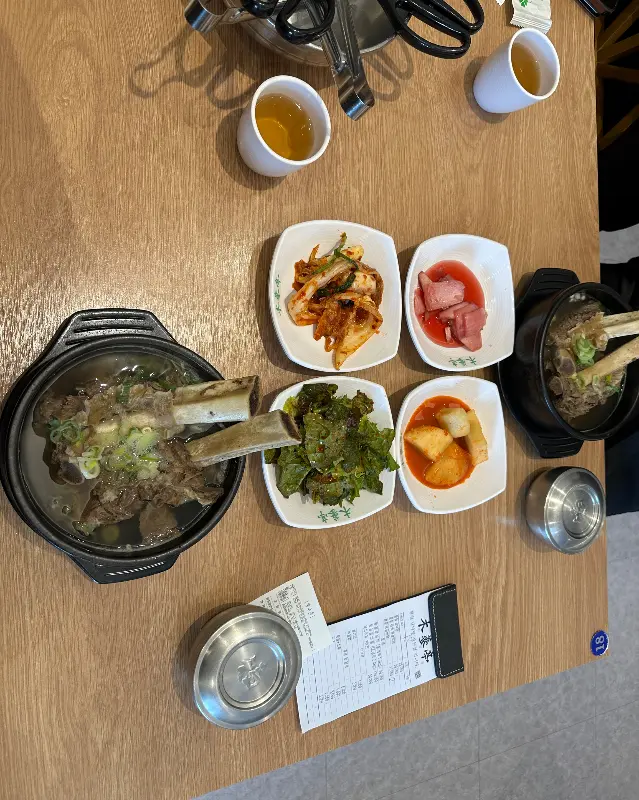 갈낙탕과 밑반찬 전체샷