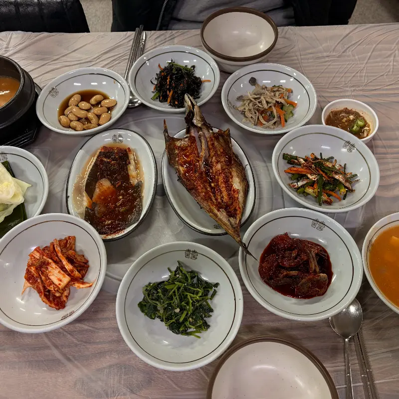 푸짐한 반찬 한 상 차림