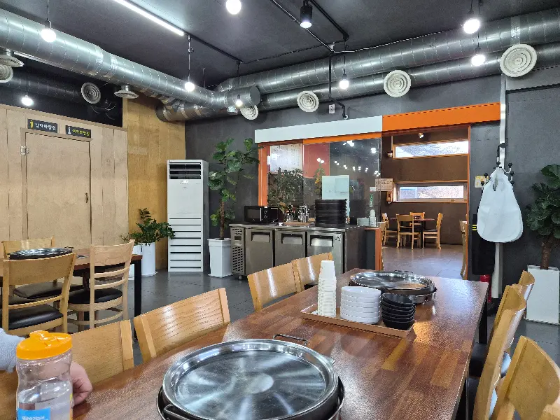 깔끔한 매장 내부