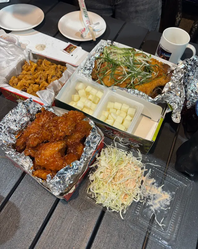 푸짐하게 차려진 한 상