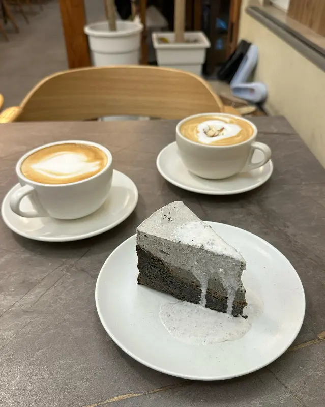 흑임자갸또와 커피