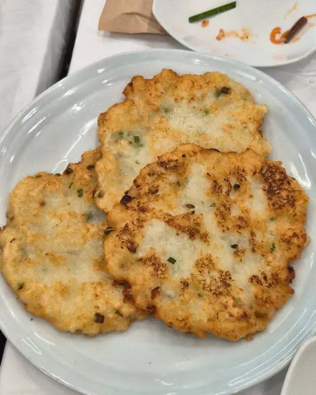 노릇노릇 구워진 녹두전