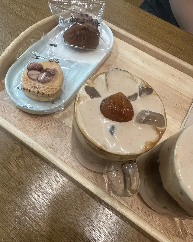 밤 라떼와 알밤 샌드의 조화