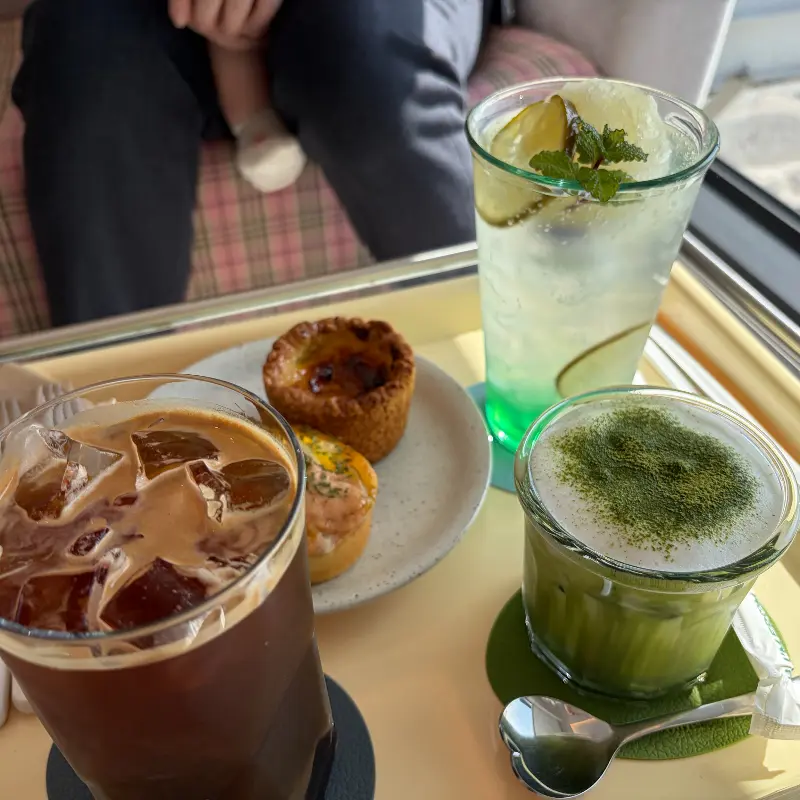 크림 라떼와 디저트