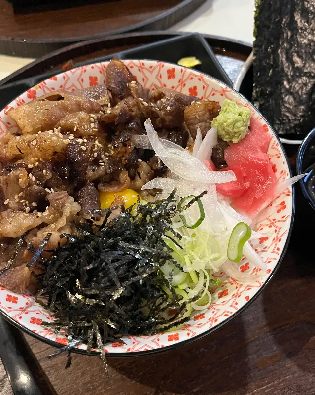 고소한 향이 코를 자극하는 규동 한 그릇