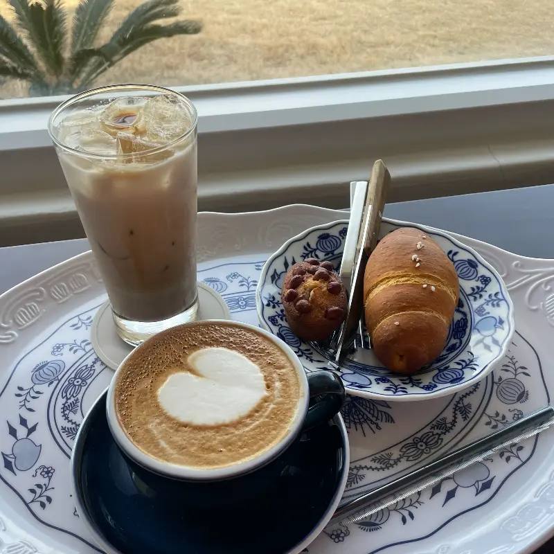 바닐라빈 라떼와 소금빵