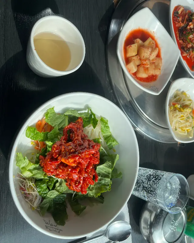 신선한 육회비빔밥