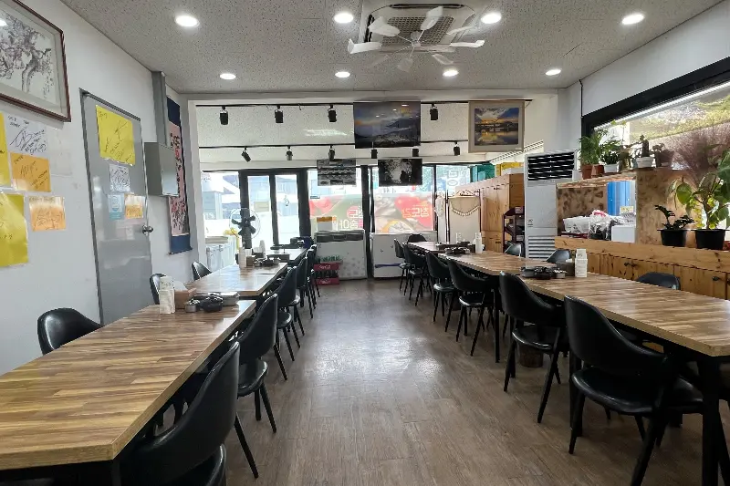 장터식당 내부 전경