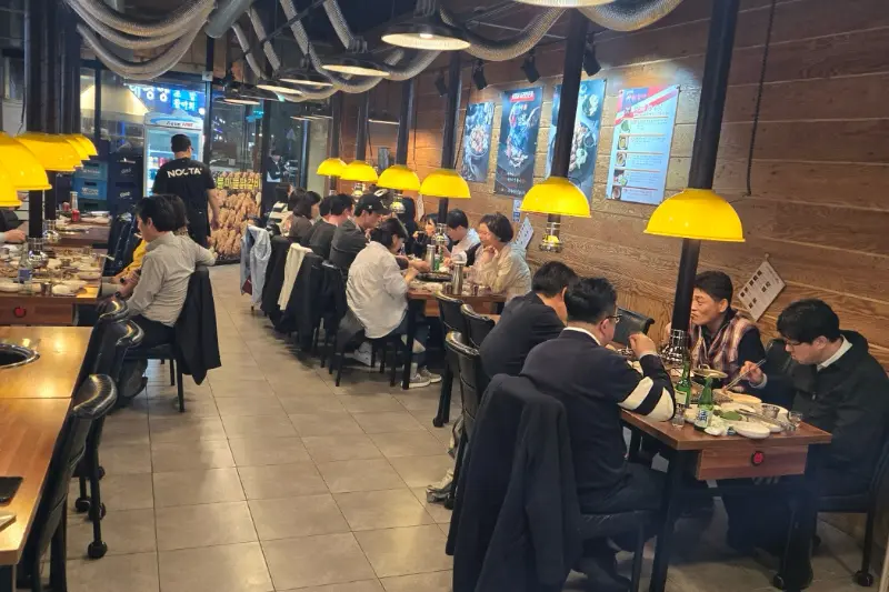 넓고 쾌적한 매장 내부