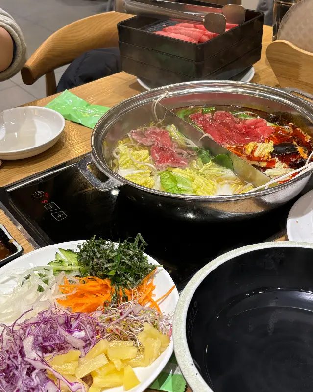 샤브샤브 재료와 소스