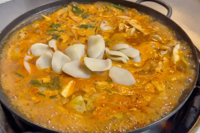 푸짐한 곱창전골