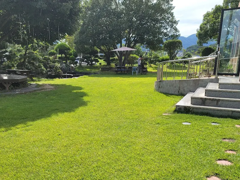 인심식당 정원 풍경