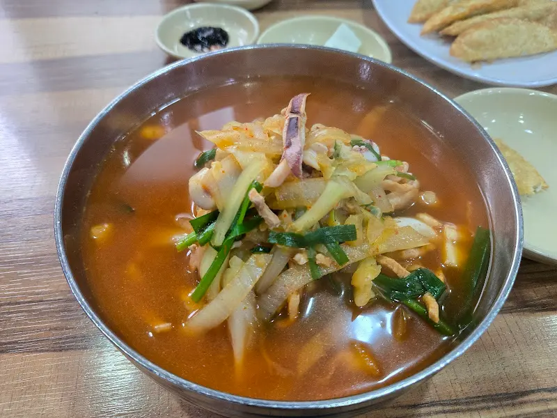 오징어가 듬뿍 들어간 짬뽕