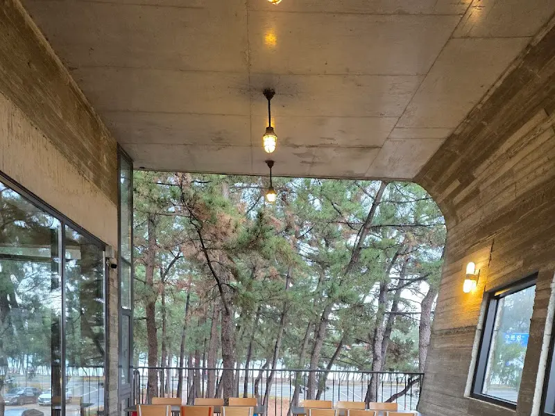 테라로사 사천점 2층 테라스 좌석