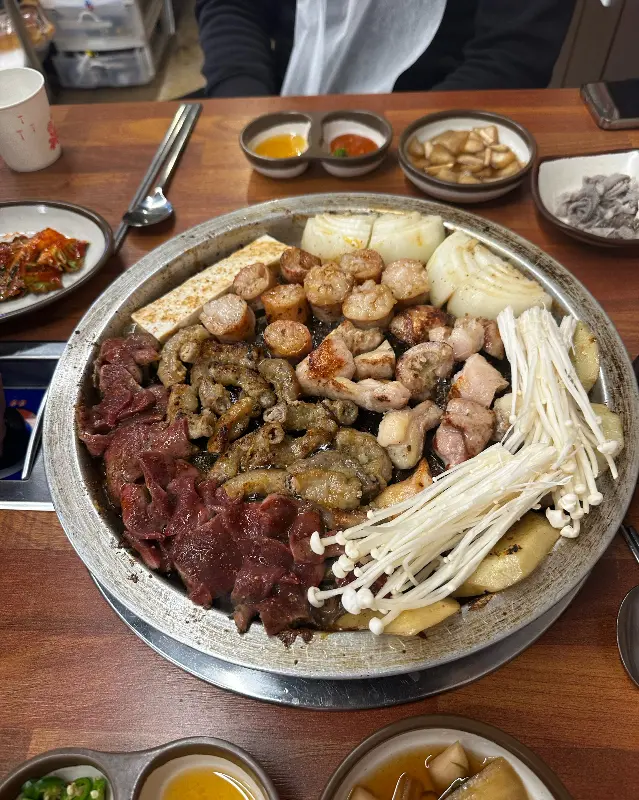 황소곱창 모듬구이 전체샷