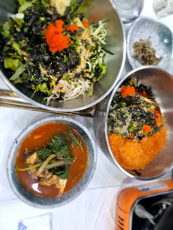 푸짐한 물회와 매운탕