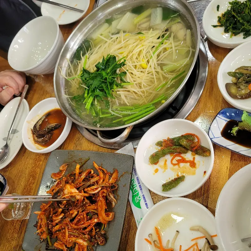 깔끔하고 정돈된 내부 인테리어