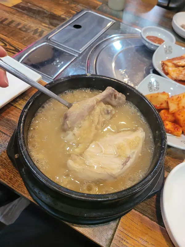 뚝배기 속 삼계탕