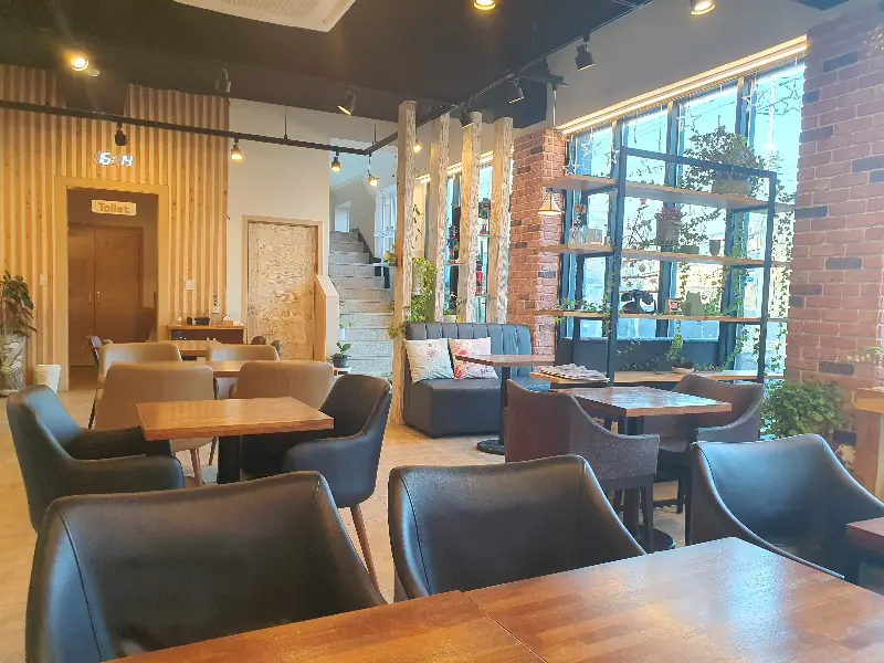 카페 내부 좌석