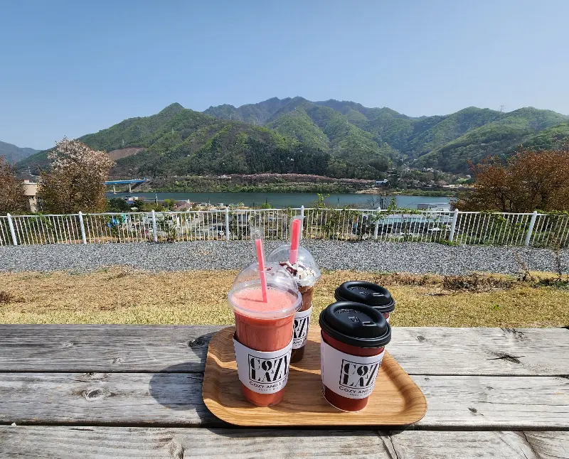 코지앤레이지에서 바라본 북한강 뷰