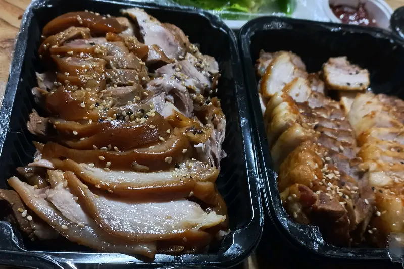 윤기가 좌르르 흐르는 족발과 보쌈