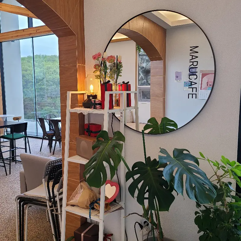 마루카페 내부 인테리어