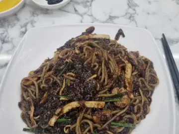 남해에서 맛보는 짜장의 깊은 맛! 현지인 추천 상하이 중화요리 맛집