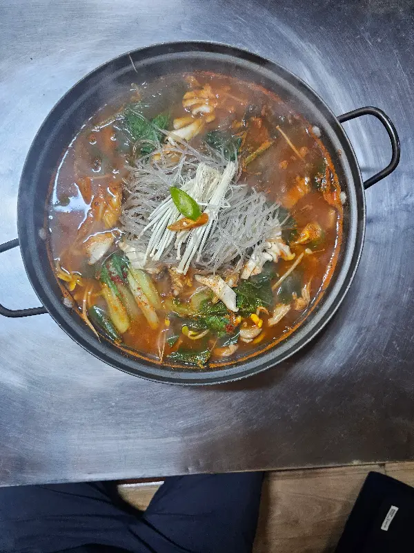 푸짐한 곱창전골