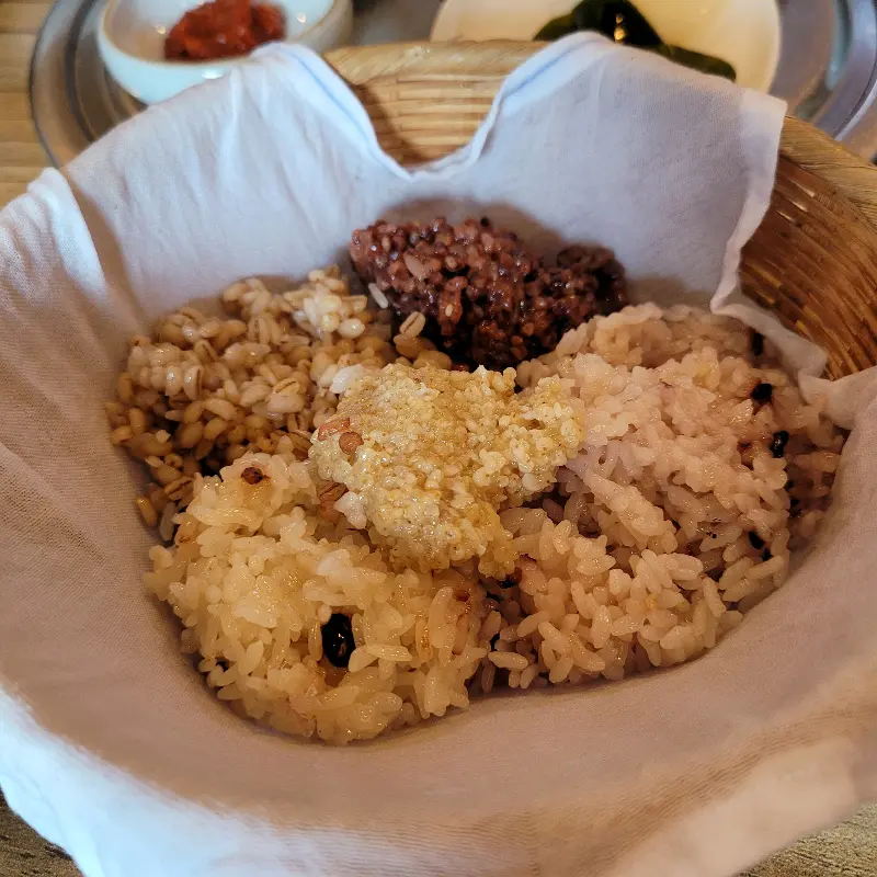 영양 가득한 돌솥밥