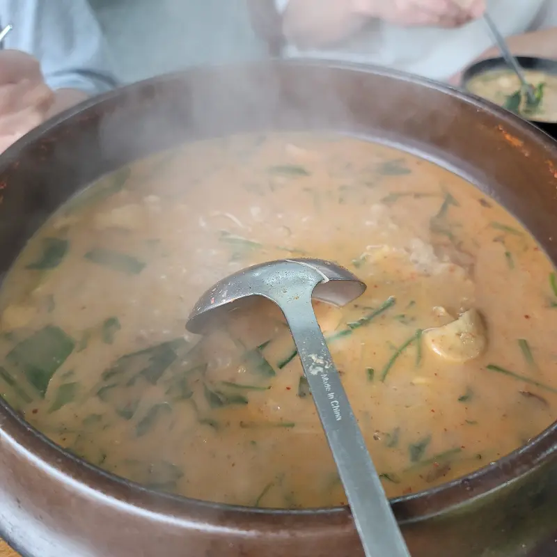 정성 가득한 남대천식당의 밑반찬