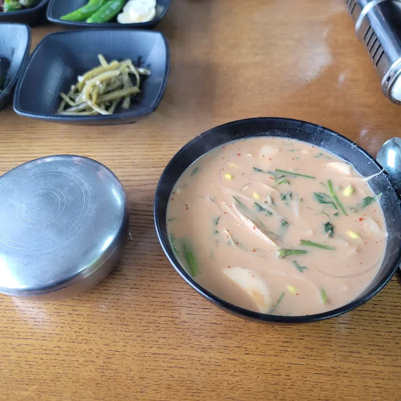 남대천식당에서 맛볼 수 있는 다양한 메뉴