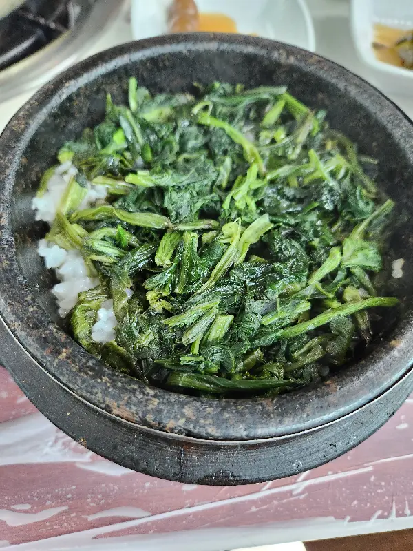 향긋한 곤드레가 듬뿍 들어간 곤드레 솥밥