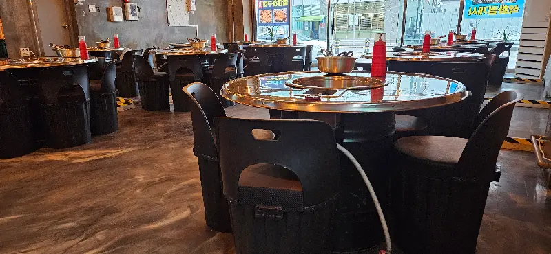 넓은 매장 내부