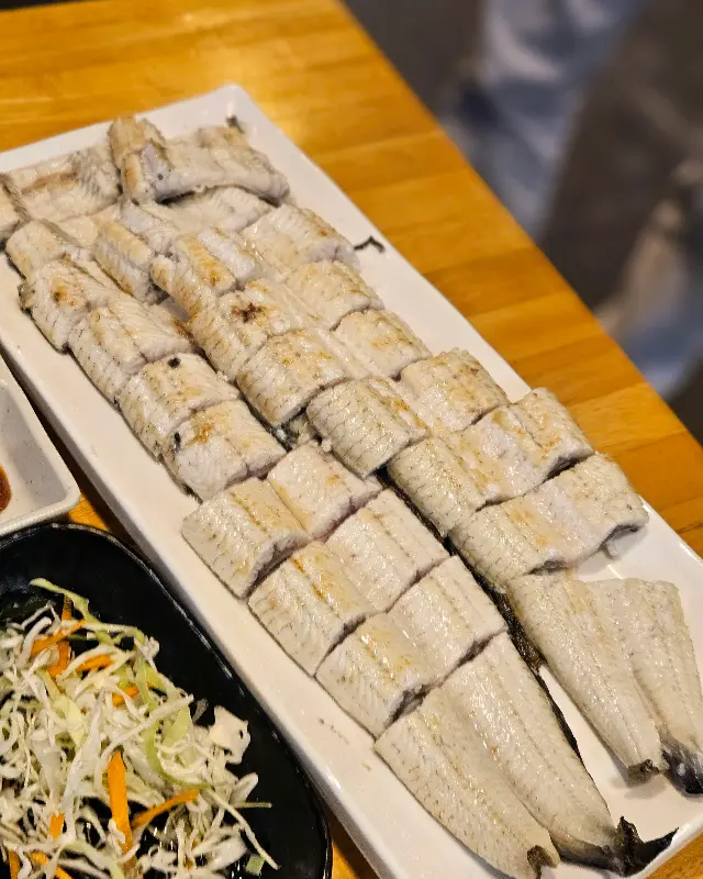 초벌되어 나온 장어